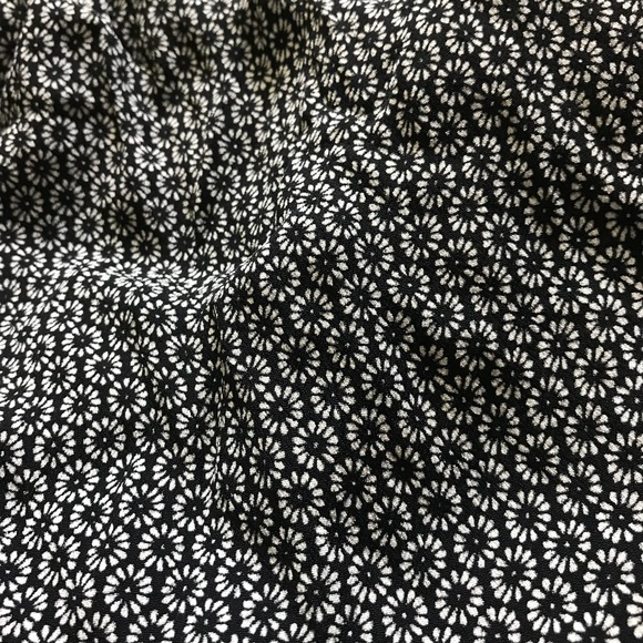 RARE brandy melville daisy print tank top - Picture 2 of 3